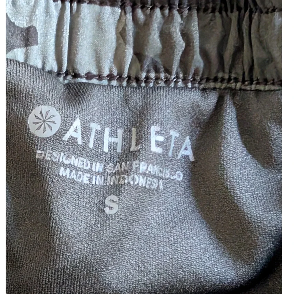 ATHLETA Mesh Racer Run Short Olive‎ Camo Lux Running Workout 446581 Womens Small